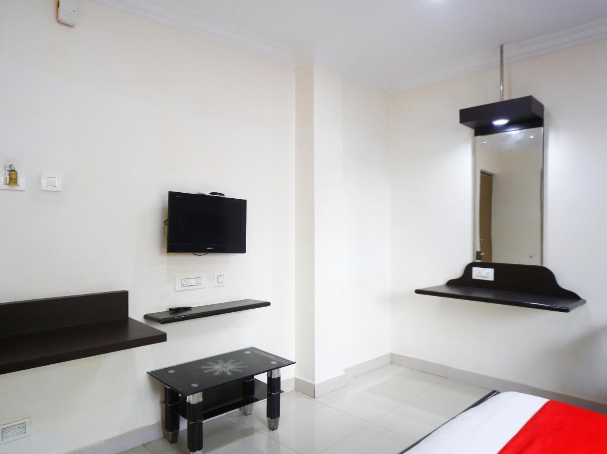 Madrasi Airport Hotel - Saibala Ченай Екстериор снимка